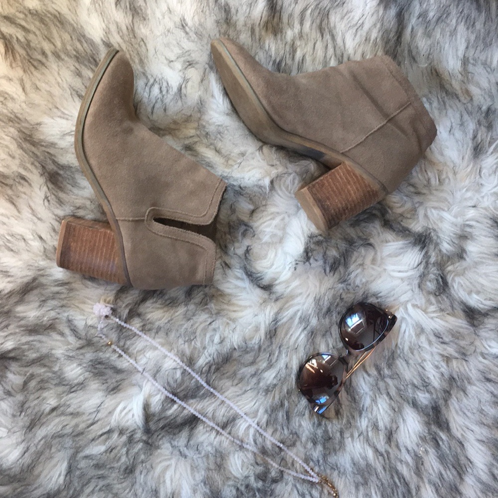 DOLCE VITA | Cow Suede Booties - Picture 4 of 6